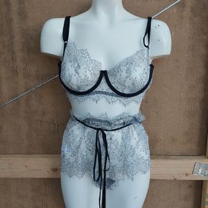 Womens 2 piece lingerie set size large white lace with underwire support